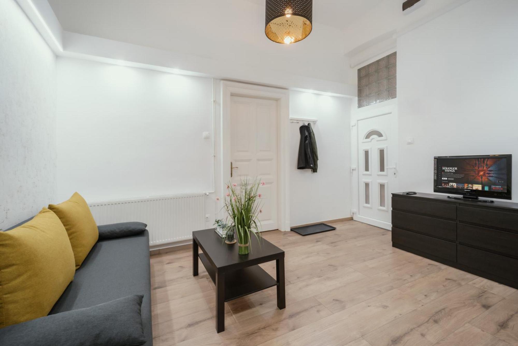 Modelia Apartment At Gellert Square Budapest Exterior photo