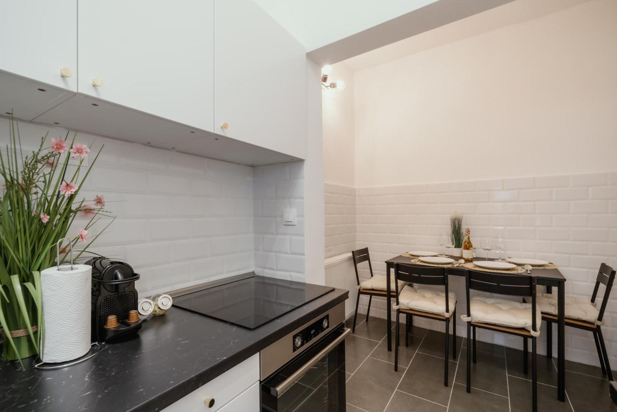 Modelia Apartment At Gellert Square Budapest Exterior photo